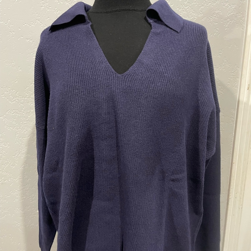 Relaxed blue sweatshirt